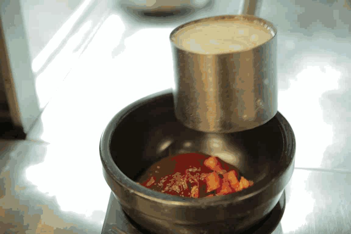 美味神奇的米线，餐饮界的传奇——云味馆过桥米线