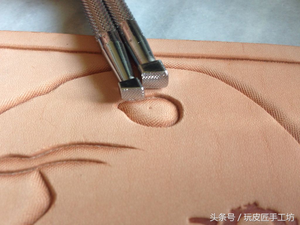 皮雕钱包手工制作视频,简易真皮手工钱包制作教程