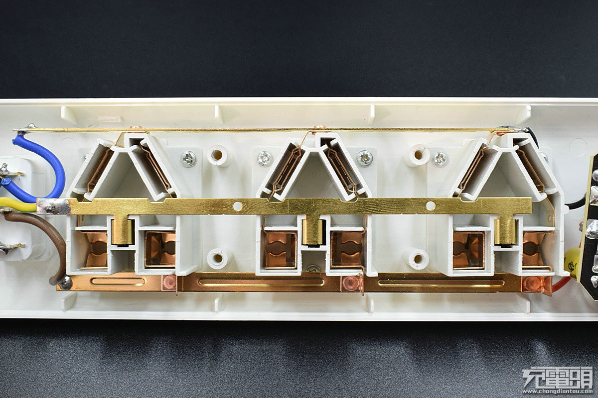 虽名不经传但也可圈可点达世奇插线板评测及拆解