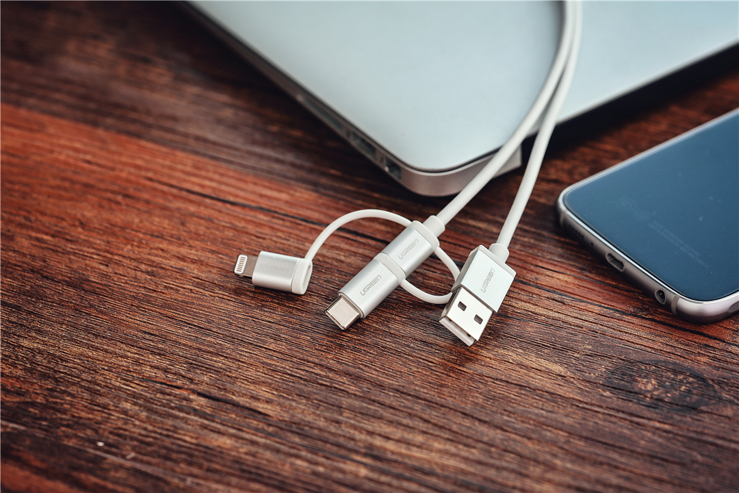 手机数据线接口也有鄙视链？看看你的手机数据线在哪个位置