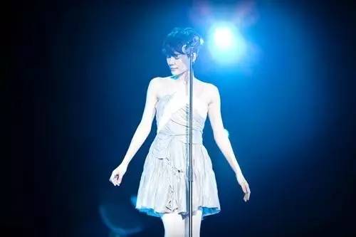 王菲日本演唱会,王菲99日本演唱会波西米亚狂想曲