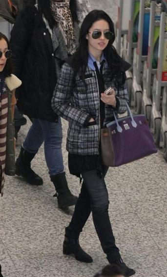 刘亦菲穿衣造型接地气,刘亦菲恋爱通告素颜照