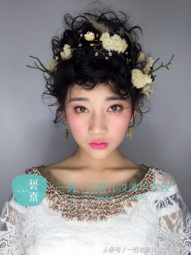 学化妆造型哪里好,女人学化妆去哪里学