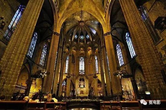 功夫瑜伽成龙和蛇,功夫瑜伽成龙带着狮子飙车