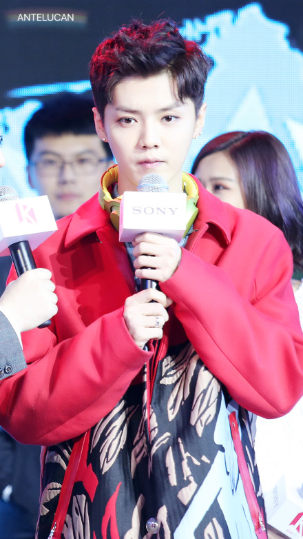 鹿晗饭拍高清壁纸,鹿晗粉色动态壁纸