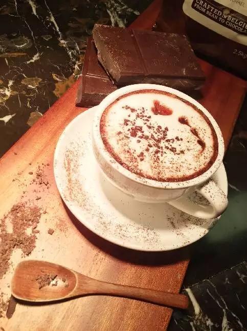 洒满阳光的下雪天，就要去喝这18杯热巧克力噢！