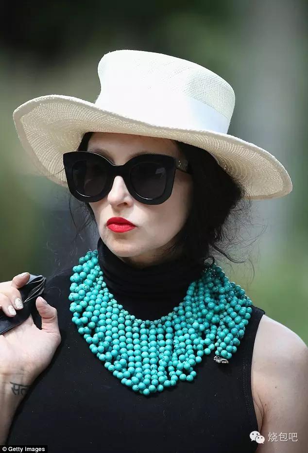 唯物|情人节倒计时,去看50个潮牌出的超级碗纪念球,独一无二