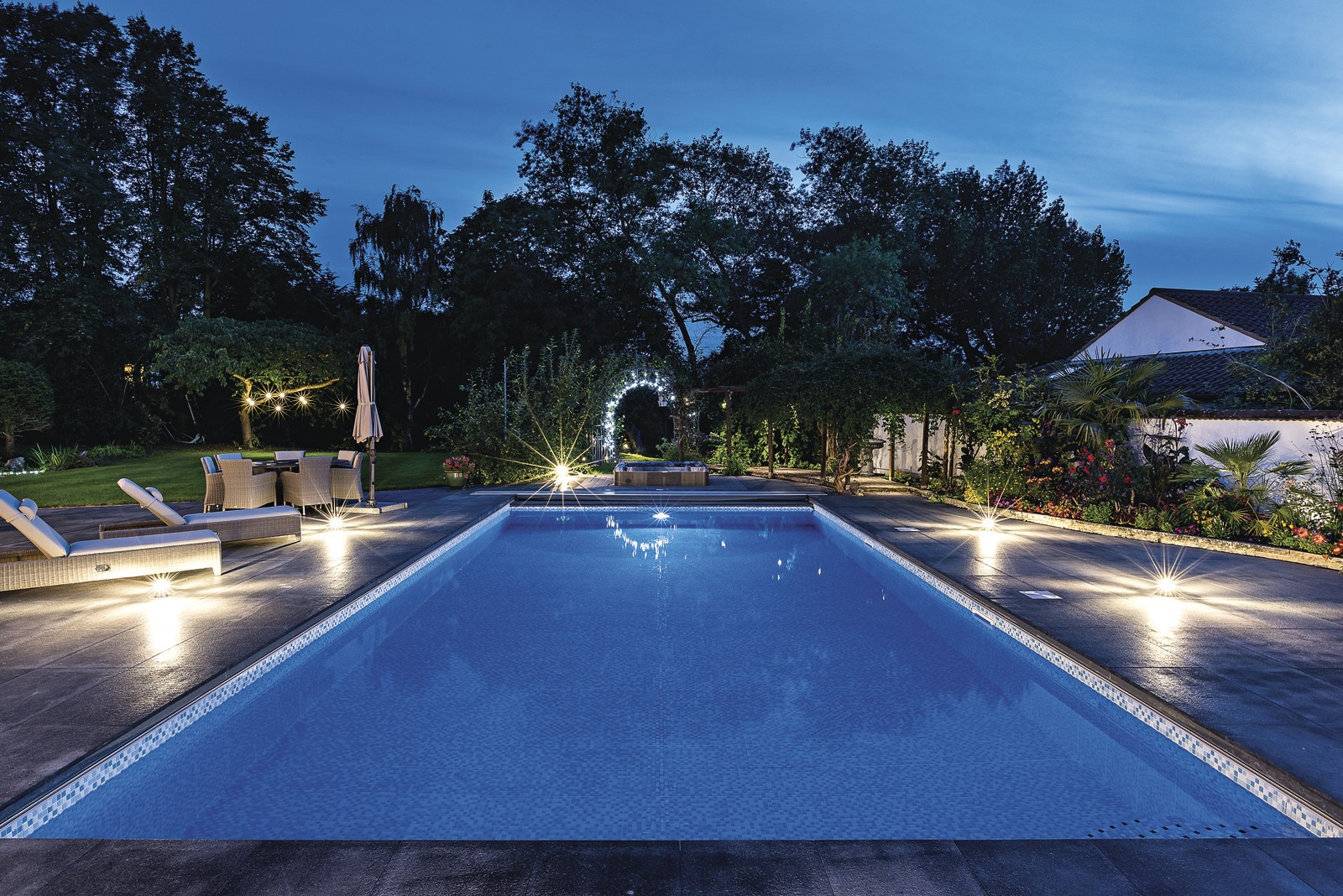 全是窗满眼全是落地窗采光最好自建房别墅赏析