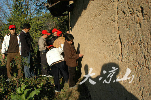 德昌有个村庄3000年前农具嵌墙上当地欲办草坝场农耕文化节