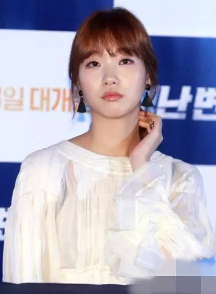 粉底们的《奶酪陷阱》：奶冻、微光、慕丝粉饼，谁还能赢气垫粉底