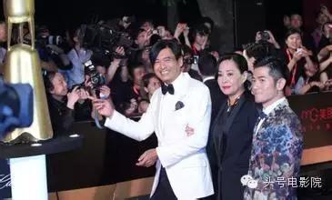 周星驰周润发刘德华三人一起出场,周星驰刘德华周润发pk