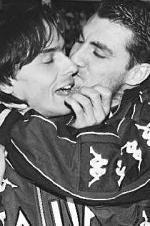 足球场上的三大经典之吻,足坛史上最强兄弟情