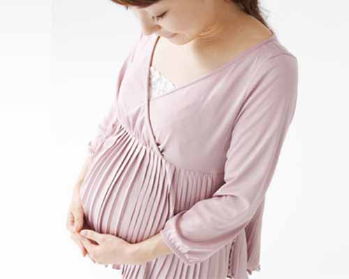 怀孕一个月白带出现褐色怎么回事,怀孕一个月白带有什么症状