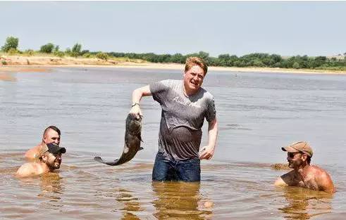 国际钓法用什么竿,为什么传统钓比台钓厉害