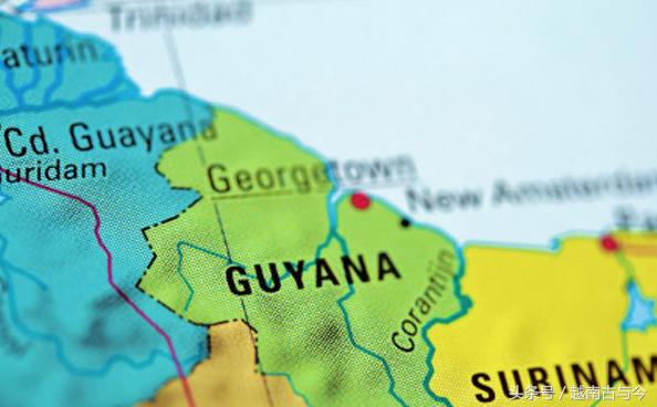 此国华人只有五千余人，但开国总统是一名华族客家人