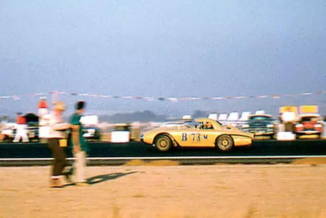 有史以来最狂放的双引擎赛车，来自巴士制造商