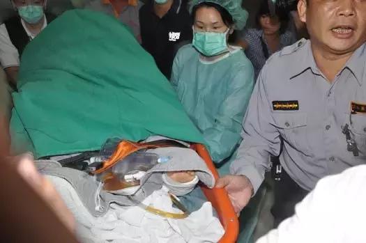 烧伤事件双方粉丝互撕六年，他们承受无尽痛苦，却总是被揭旧伤疤