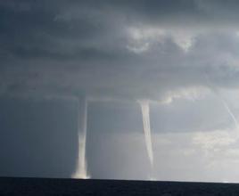 你知道龙吸水是怎么形成的视频,龙吸水形成全过程真实