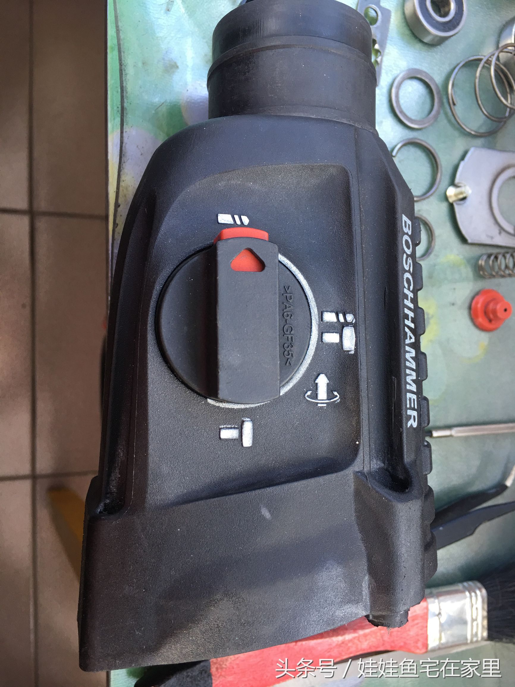 18v博世电锤锂电池组装视频,博世电锤机头维修