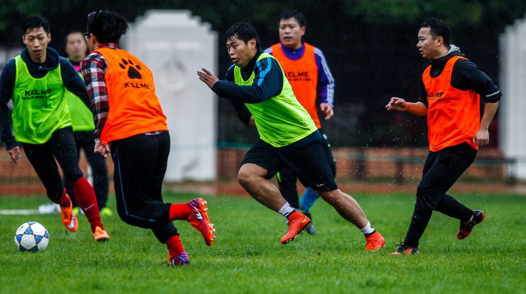 中国足球宝贝现场助阵,中国杯足球赛比赛直播