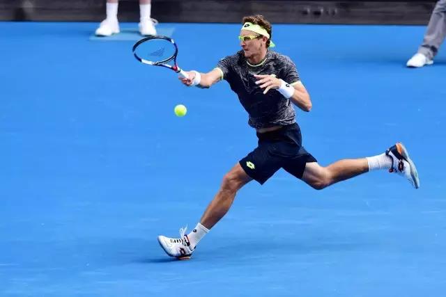 爆冷德约,外卡眼镜哥究竟何许人也?