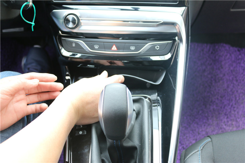 标致308改畅影10.2寸横屏机，2017就这么任性