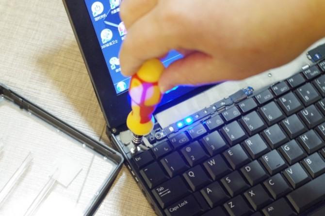 笔记本无背光键盘换背光键盘,笔记本普通键盘换背光键盘