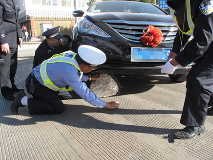 开车蹭底盘是什么原因,轻微蹭底盘对车有影响吗