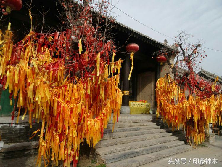 陕北俊俏女子勇闯袁家村大嘴吃四方