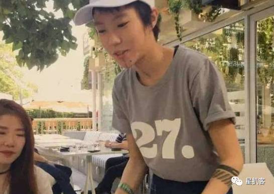 窦靖童孝顺,窦靖童照片被夸有个性