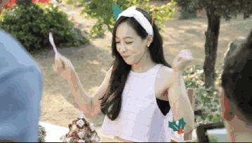 脑门大发际线高的留什么发型女,脑门太大适合什么发型女