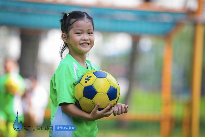 足球女孩图文,足球女孩反差转场
