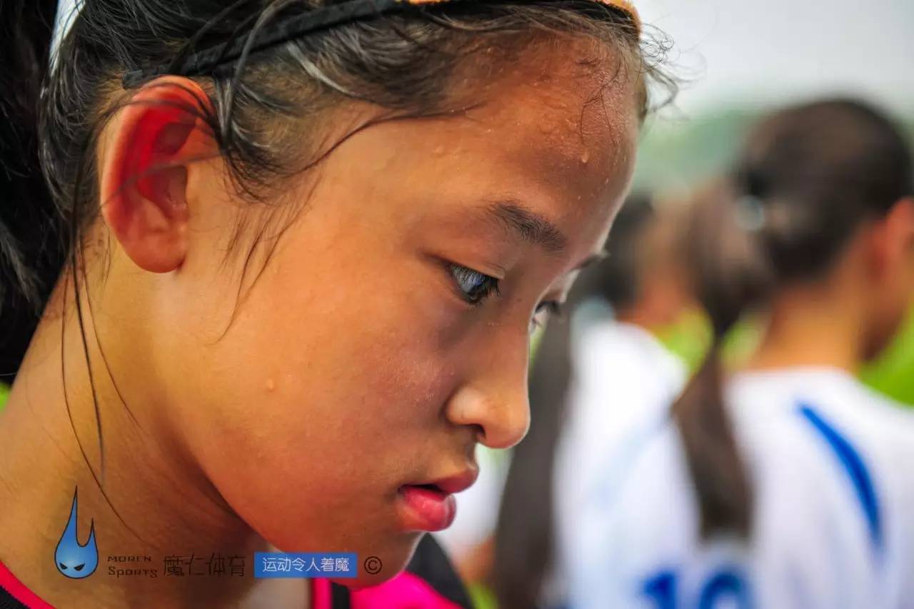 足球女孩图文,足球女孩反差转场