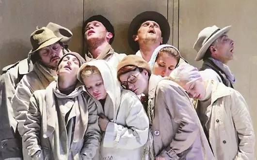 每看一出戏,就好像亲自经历了一场不能NG的人生|雅趣戏剧群在聊啥