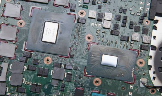 雷蛇灵刃razerbladepro,雷蛇买灵刃14还是灵刃15