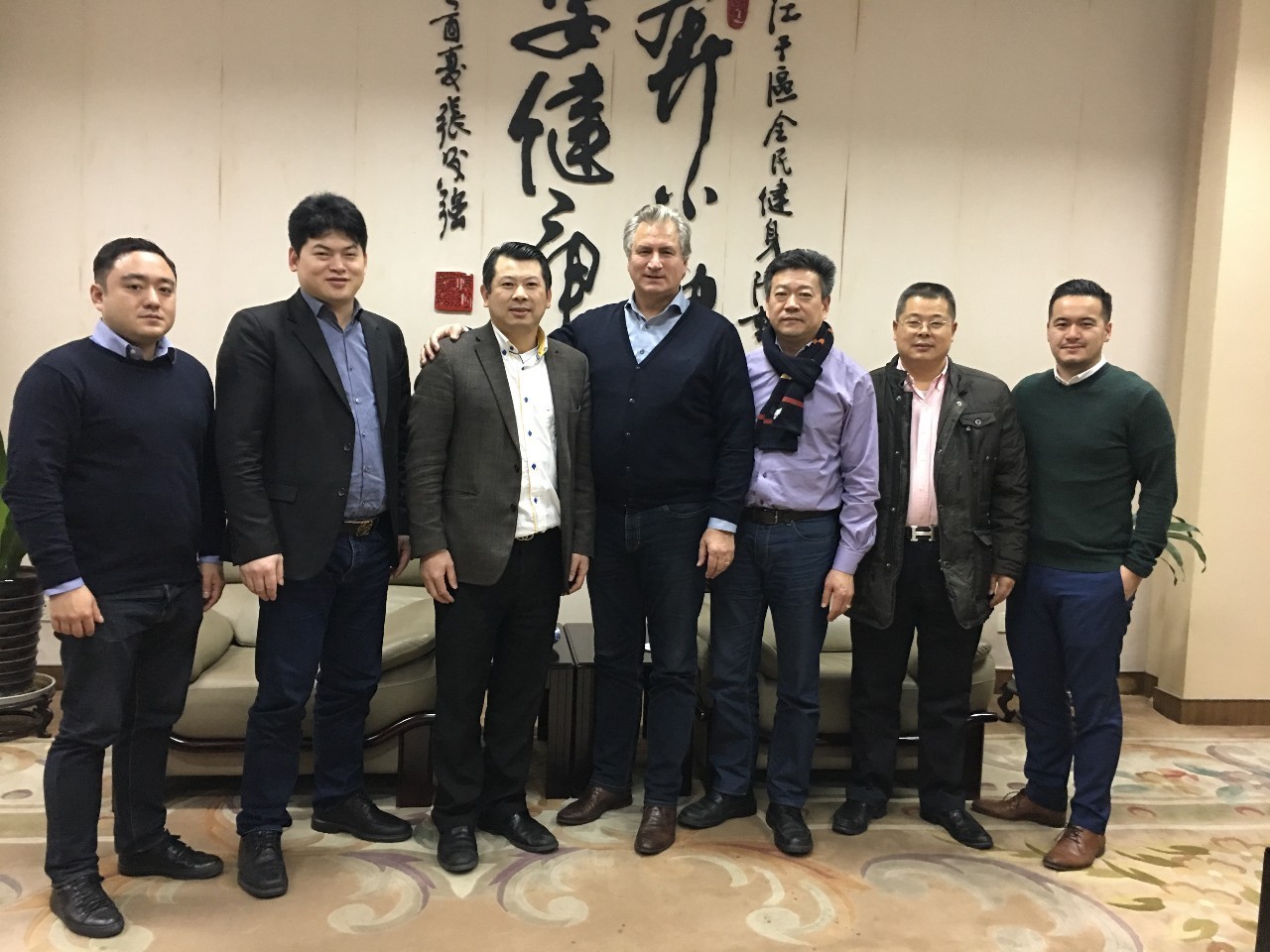 他是有青田血统的荷兰前国脚，要在浙江打造一支带着克鲁伊夫印记的球队！