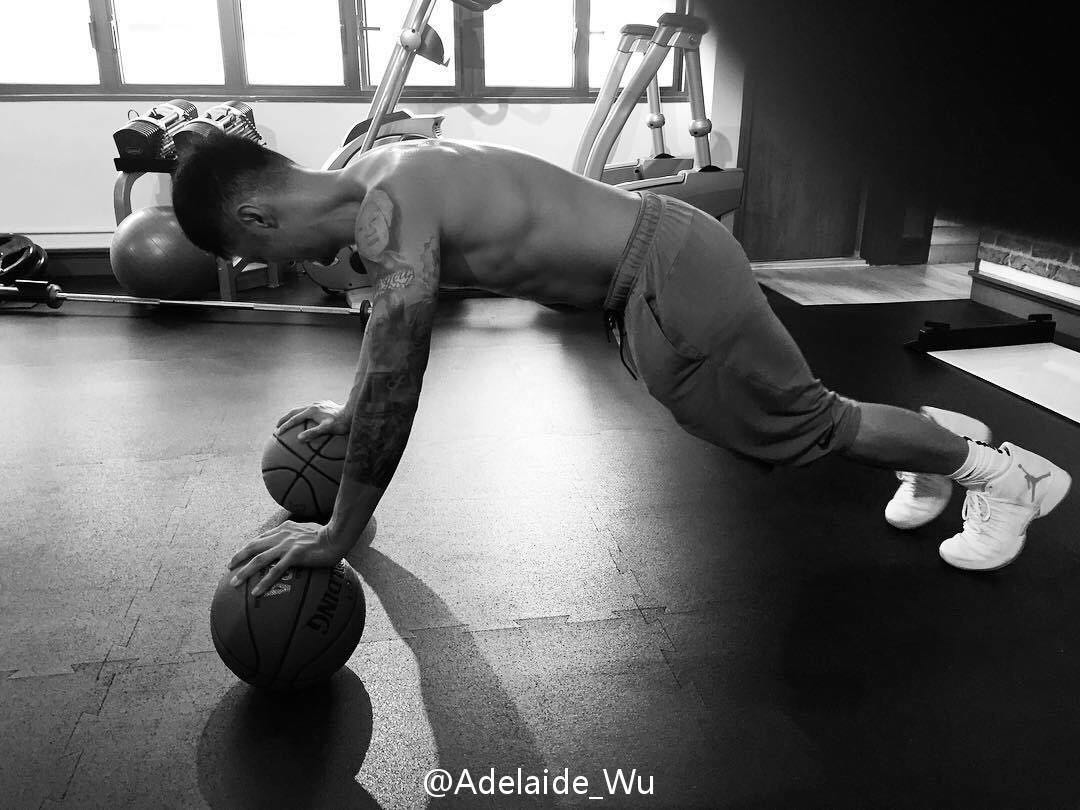 aj4kaws联名鞋子,aj2020年球鞋发售