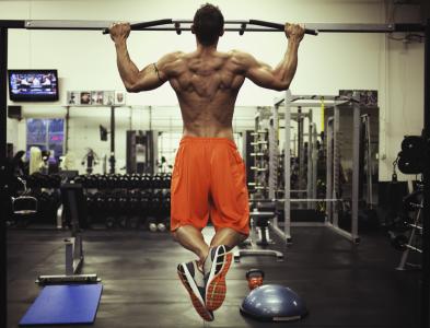 肩部躺着锻炼方式,肩部肌肉爆裂训练