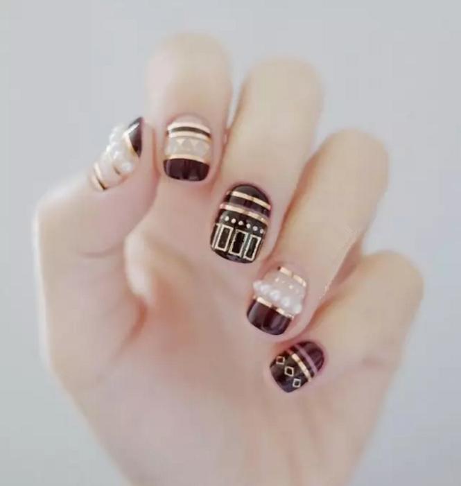 48款热门款显白新年红美甲合集,美甲48种款式图