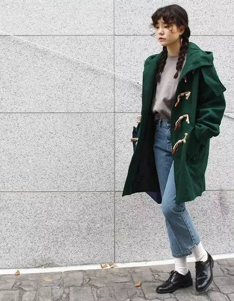 你和女主角之间只差一套韩系大衣,鬼怪同款牛角扣连帽大衣穿搭