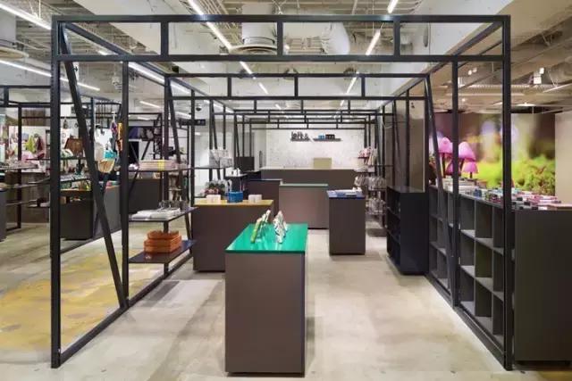 设计书单丨从被玩坏的拼字瓶说起，设计师如何让你愉快地剁手