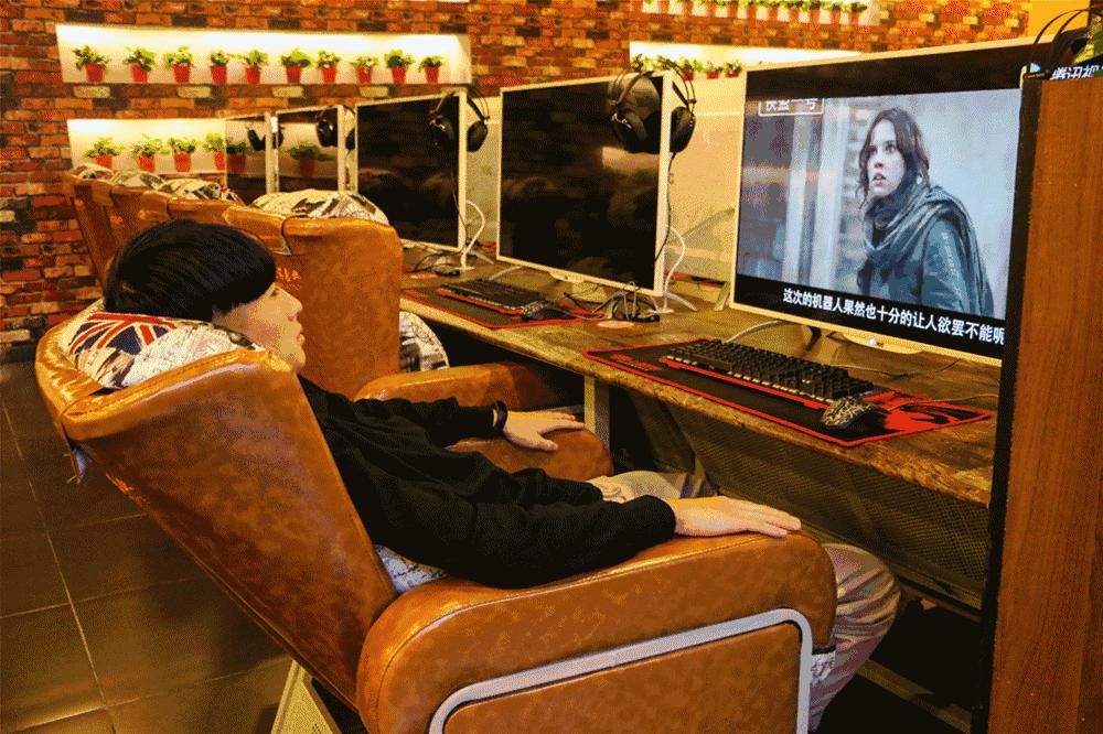 40寸曲面屏+全场乔氏台球桌，这恐怕是我在天津见过最牛的网咖