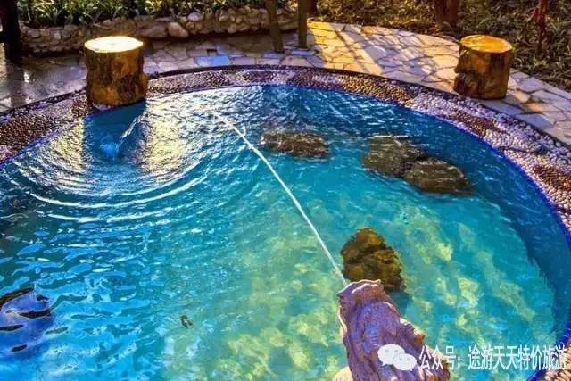 泡温泉上档次,冬天温泉真舒服