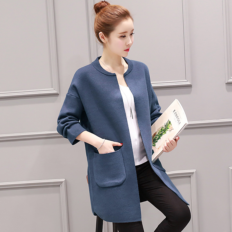 白色针织开衫搭配什么羽绒服好看,羽绒服内搭针织衫