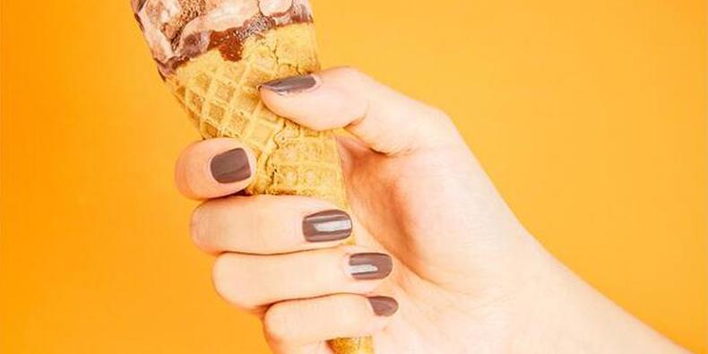 美甲小白注意什么事项,穿戴式美甲好还是涂指甲油好看