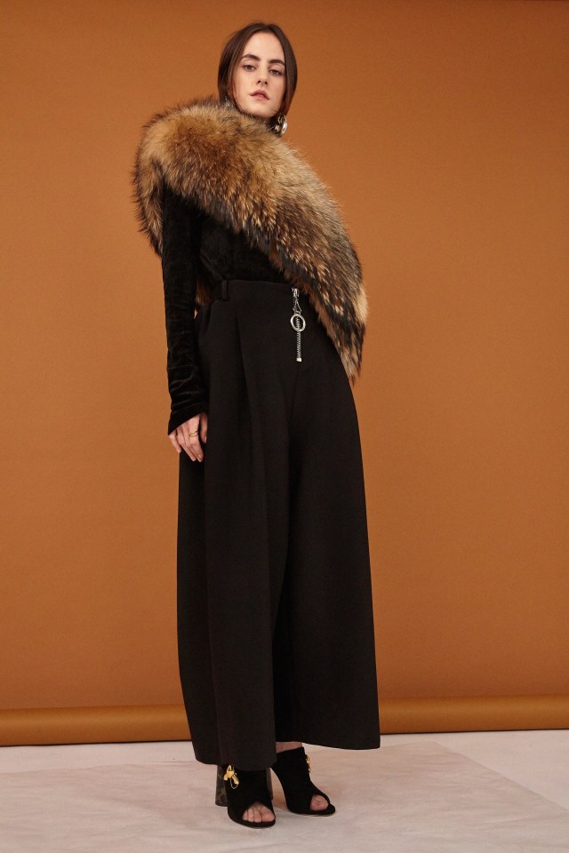 她，离开皮草只有2个月！