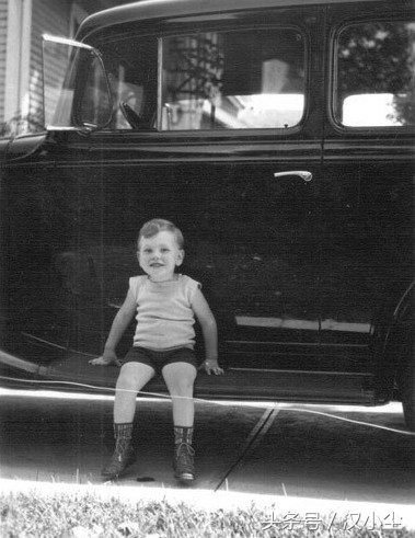 5岁摆摊11岁买股票、造“*币假**”，235万美元才能跟他吃顿饭