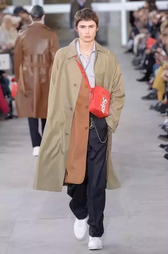 lv x supreme联名红色卫衣 (lv和supreme联名牛仔外套)