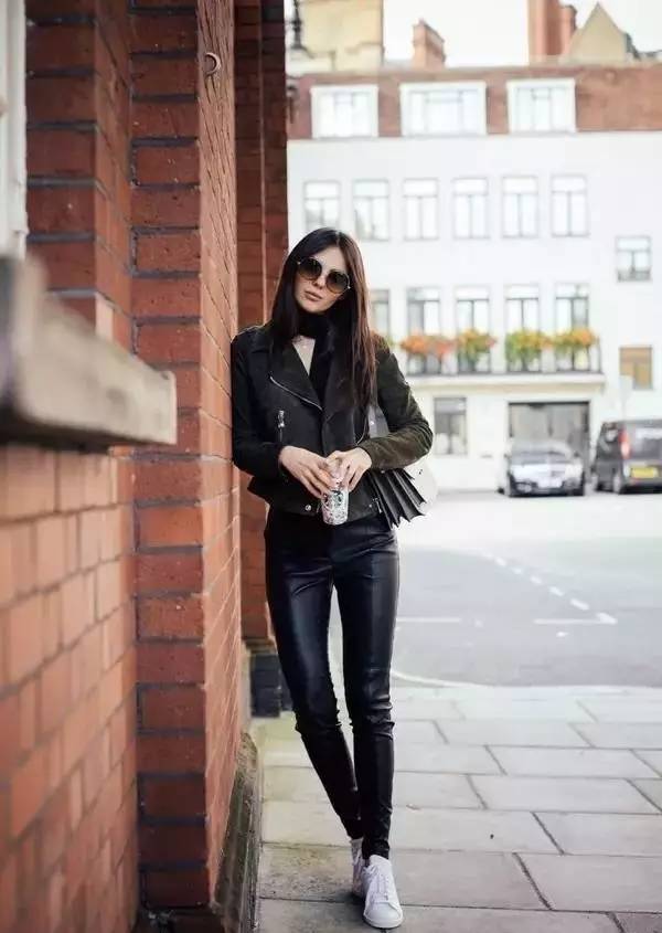 如何穿紧身皮裤,穿皮裤的正确方法视频