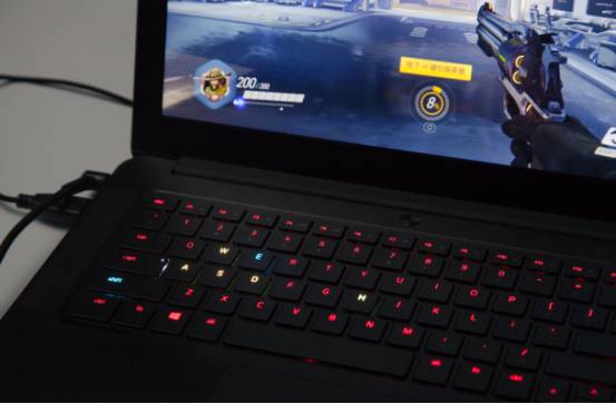 雷蛇灵刃razerbladepro,雷蛇买灵刃14还是灵刃15